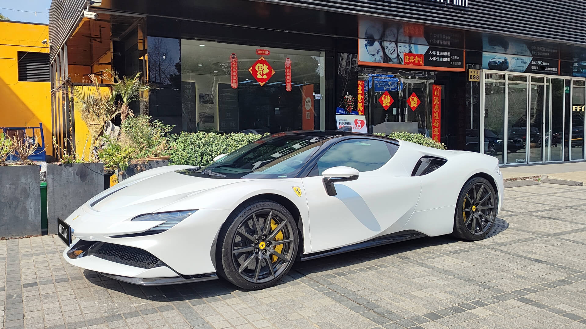 法拉利SF90改色YEECAR珠光白