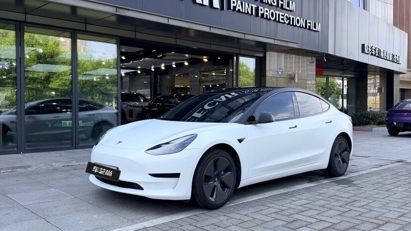 特斯拉 Model3 艺卡 TPU 改色车衣｜陶瓷白 + 磨砂黑悬浮顶