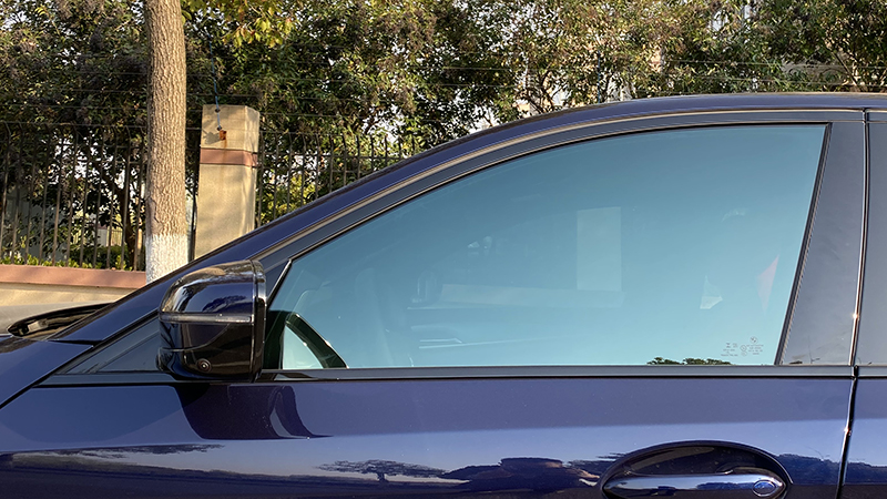 威固新款VK25车窗膜视线透光怎么样?实测施工后颜色,透光和紫外线防护效果