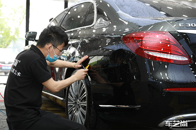 汽车贴膜施工
