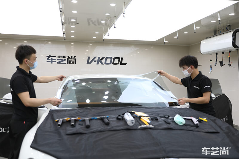 施工环境和技师也会导致车膜产生气泡