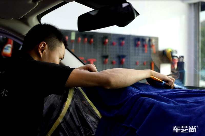 汽车贴膜施工
