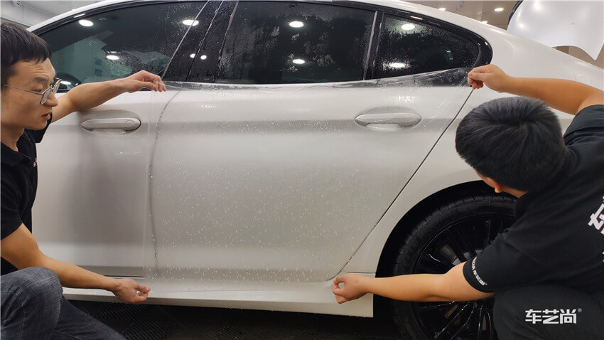 白色汽车贴哑光是一种什么感受宝马车主告诉你