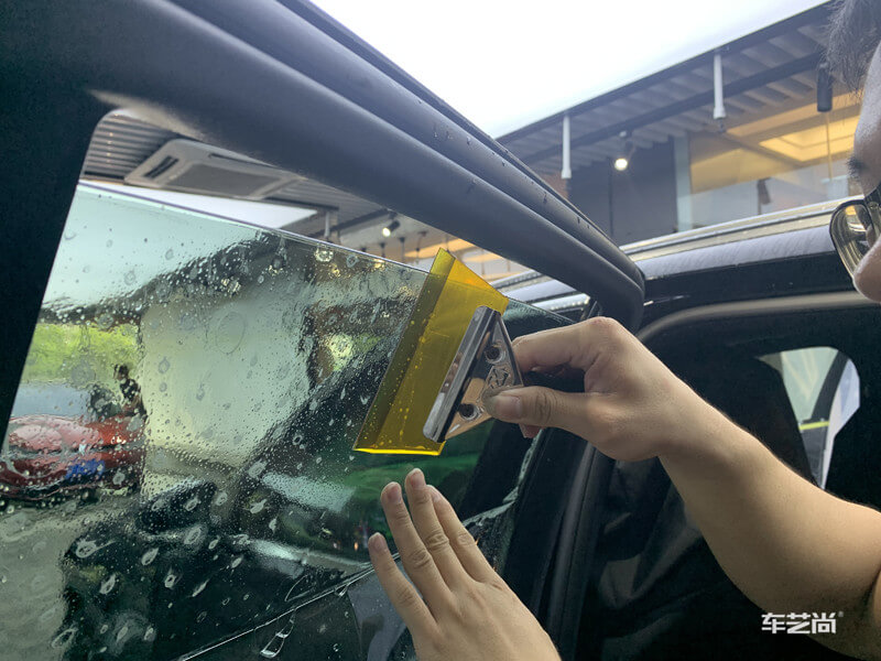 汽车贴膜微距施工的好处是什么？