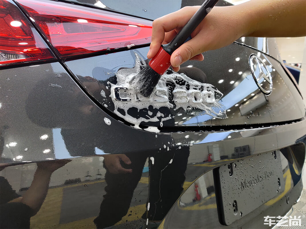 奔驰CLS贴完威固哑光车衣会发生什么有趣的现象呢？（1）