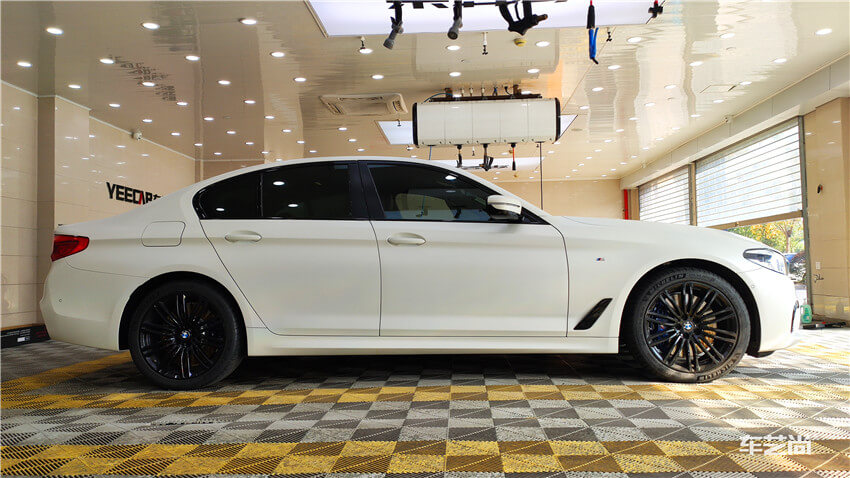 白色汽车贴哑光是一种什么感受宝马车主告诉你