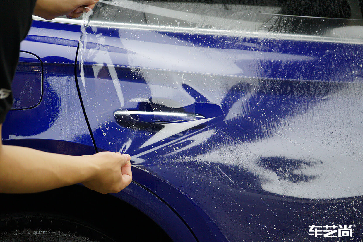 蓝色奥迪Q5L施工罗利普斯漆面保护膜流程图（2）