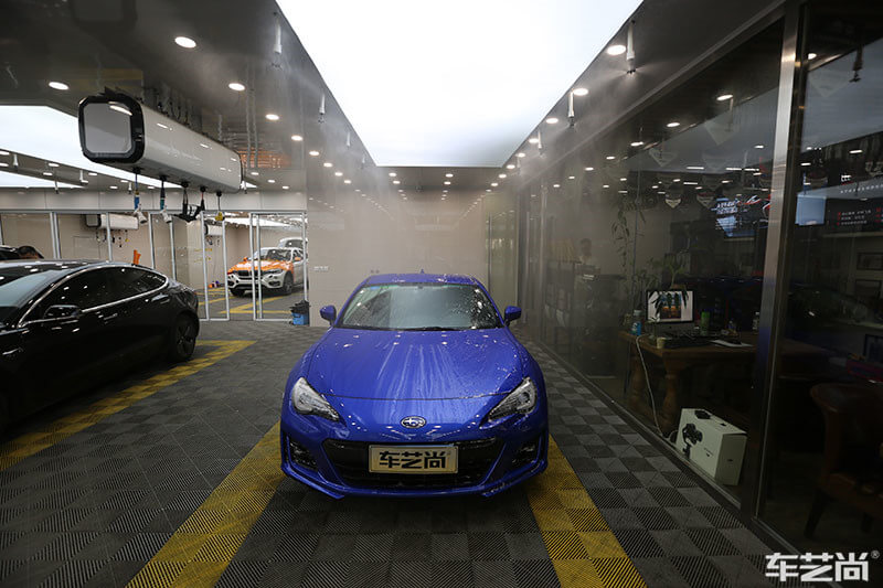 汽车贴膜时无尘喷淋的好处是什么？