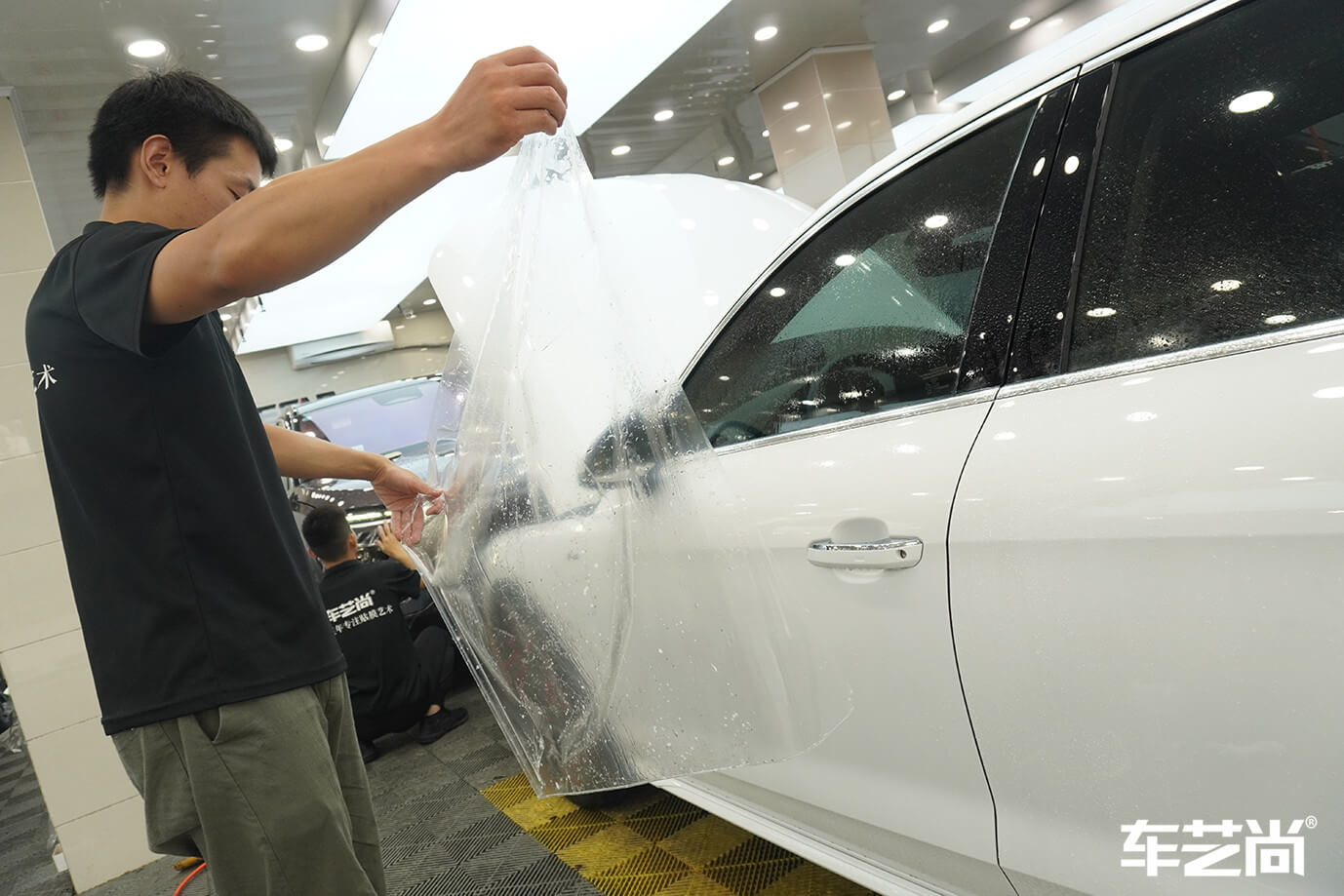 奔驰E260l施工威固漆面保护膜，施工流程展示（7）