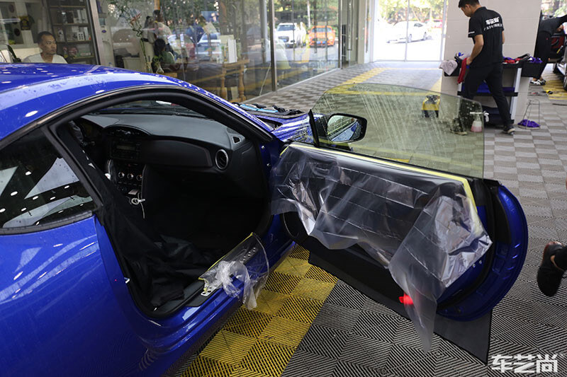 汽车贴膜施工过程（图二）