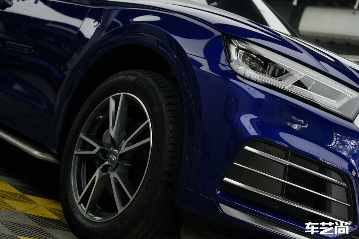 蓝色奥迪Q5L施工罗利普斯漆面保护膜流程图（12）