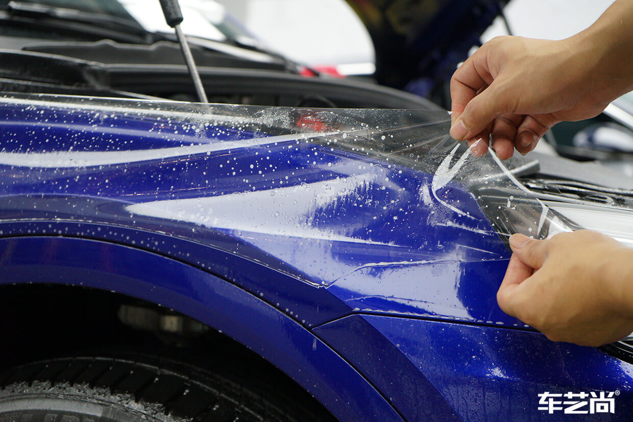 蓝色奥迪Q5L施工罗利普斯漆面保护膜流程图（6）