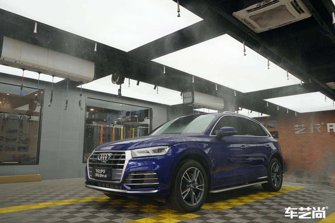 蓝色奥迪Q5L施工罗利普斯漆面保护膜流程图（1）