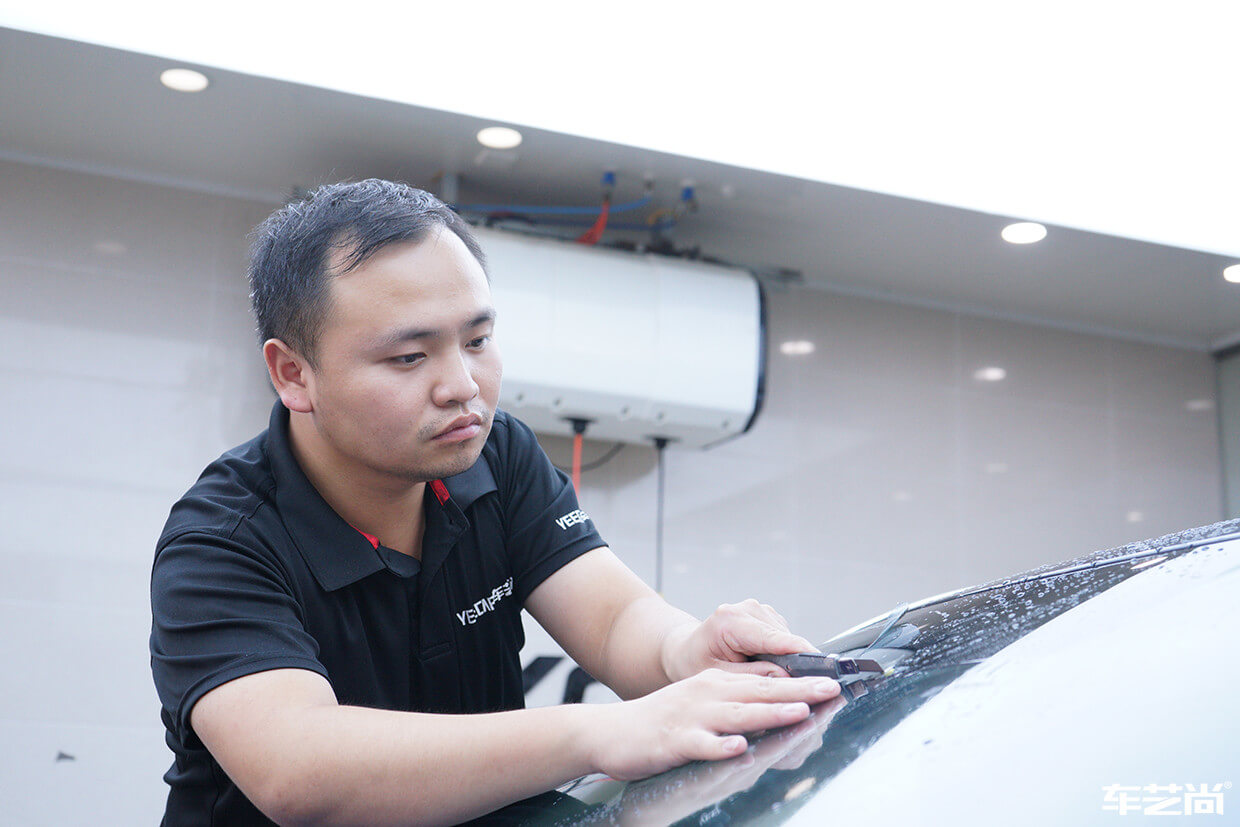 马自达装贴威固隐形车衣，施工流程展示（4）