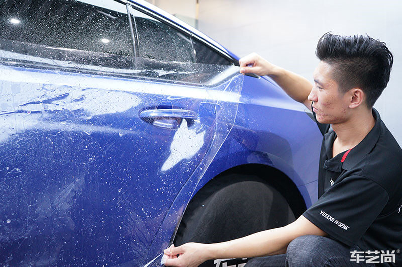 凯迪拉克CT5施工漆面保护膜过程（图十一）