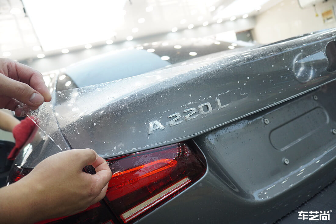 奔驰装贴威固隐形车衣，施工流程展示（3）