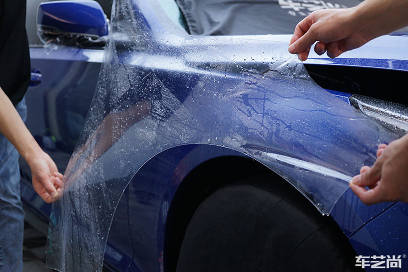 凯迪拉克CT5施工漆面保护膜过程（图二）