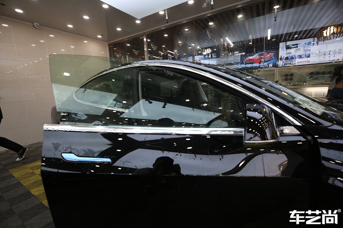 特斯拉Model 3施工威固隔热膜施工流程细节图展示图（3）