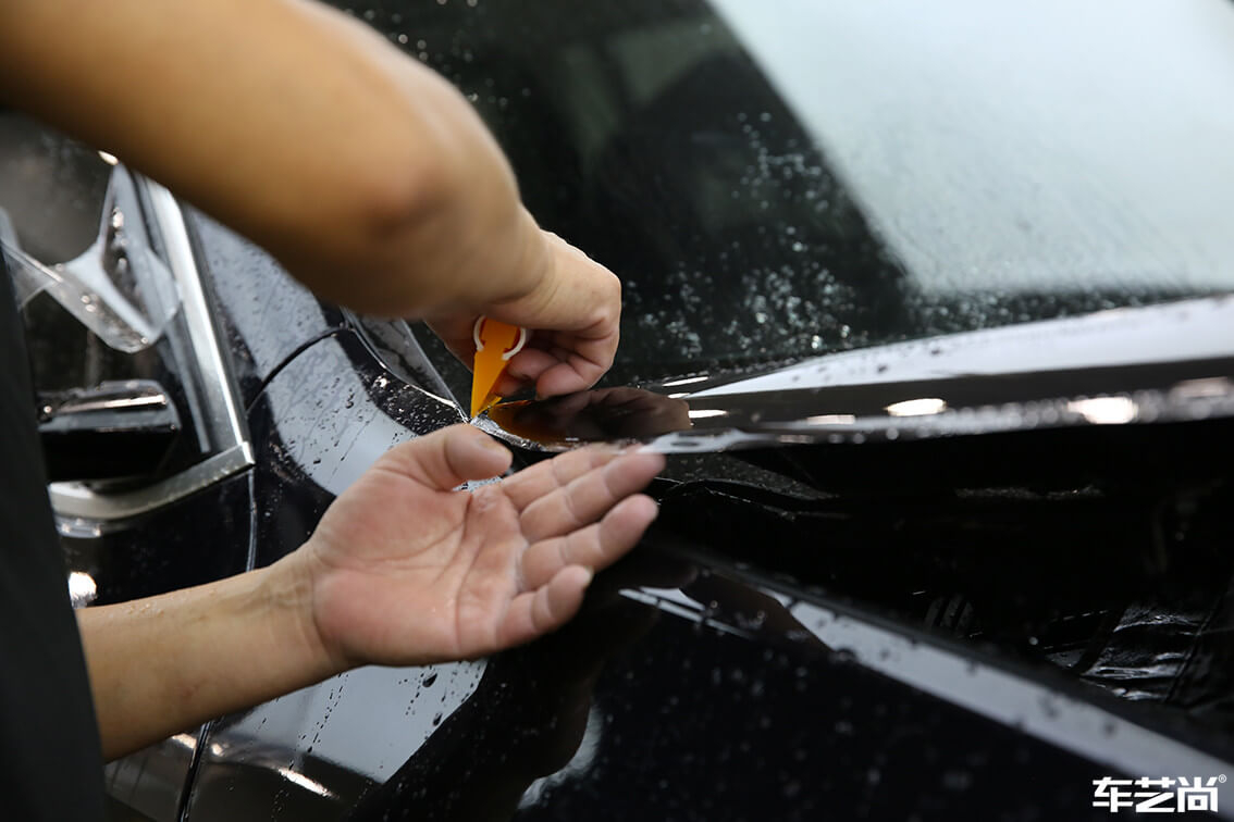 宝马X3装贴威固隐形车衣，施工流程展示（9）