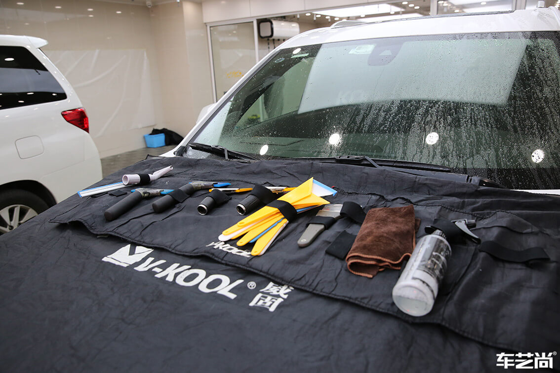 凯迪拉克装贴威固隔热膜，施工流程展示（3）