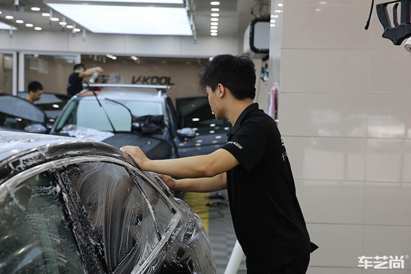 奥迪A6L施工威固隔热膜过程展示（图二）