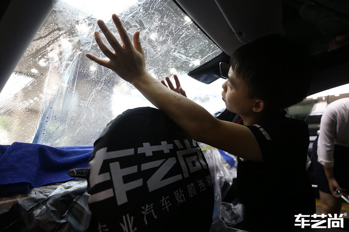 特斯拉Model 3施工威固隔热膜施工流程细节图展示图（10）