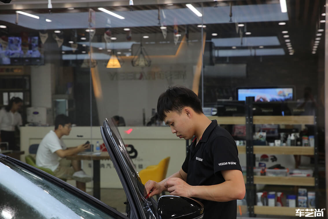 奥迪 A6L装贴威固隐形车衣，施工流程展示（3）