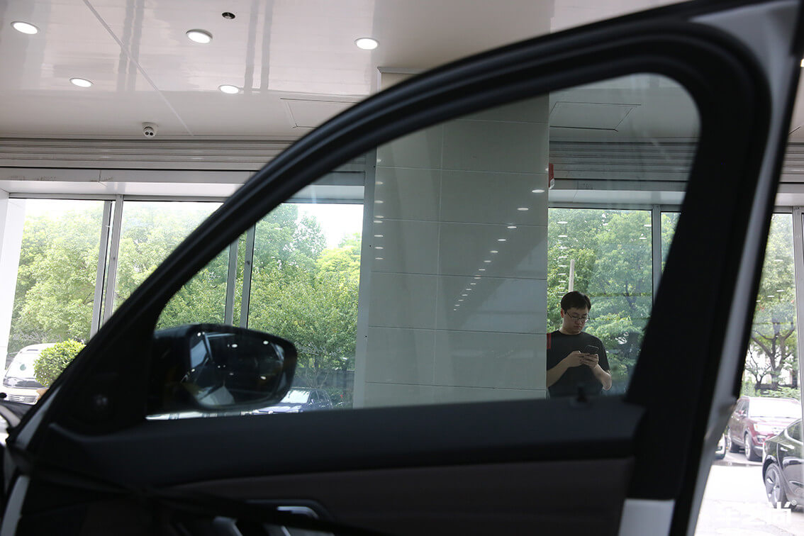 宝马3系施工隔热膜，带给您不一样的保护（15）