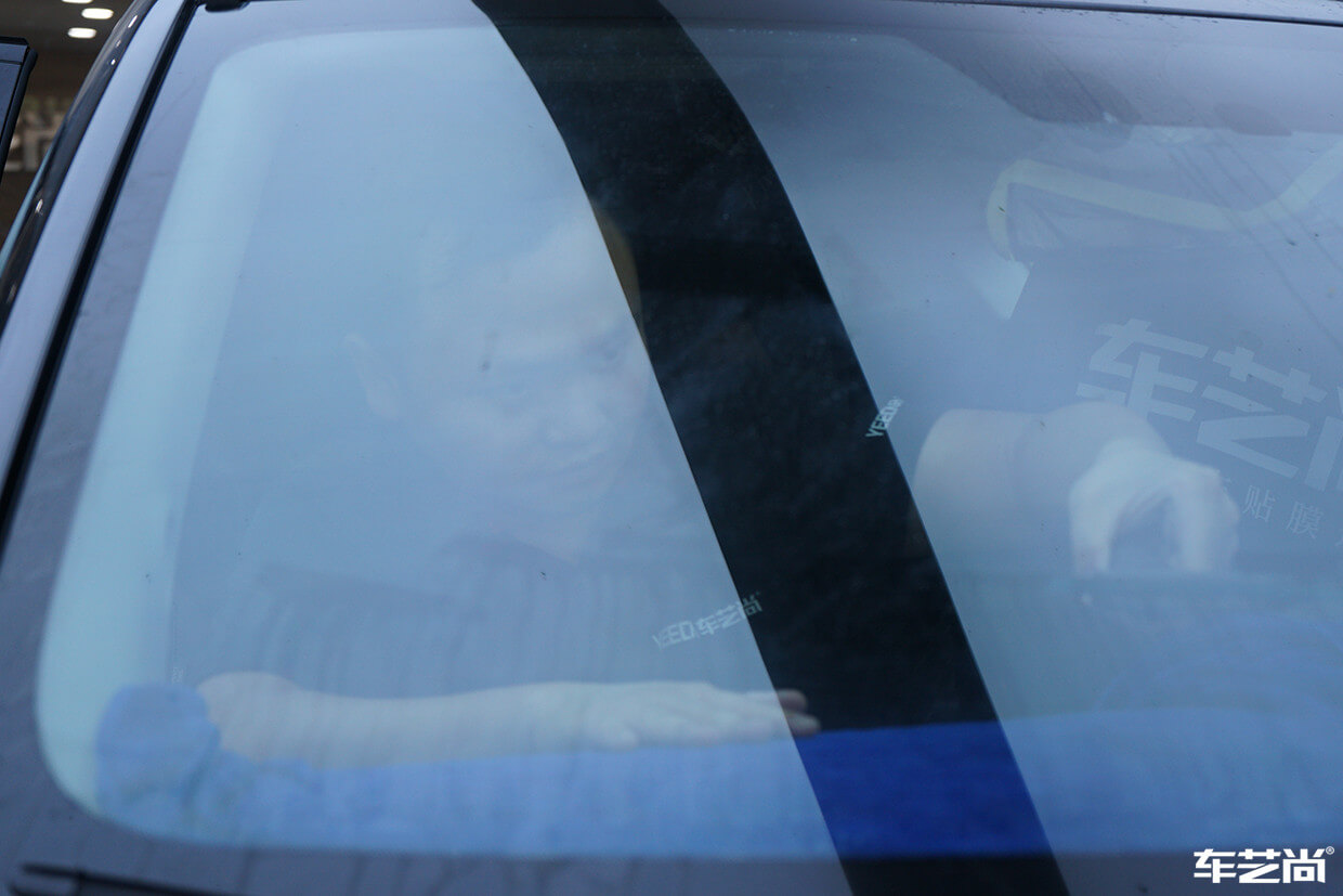 马自达装贴威固隐形车衣，施工流程展示（5）