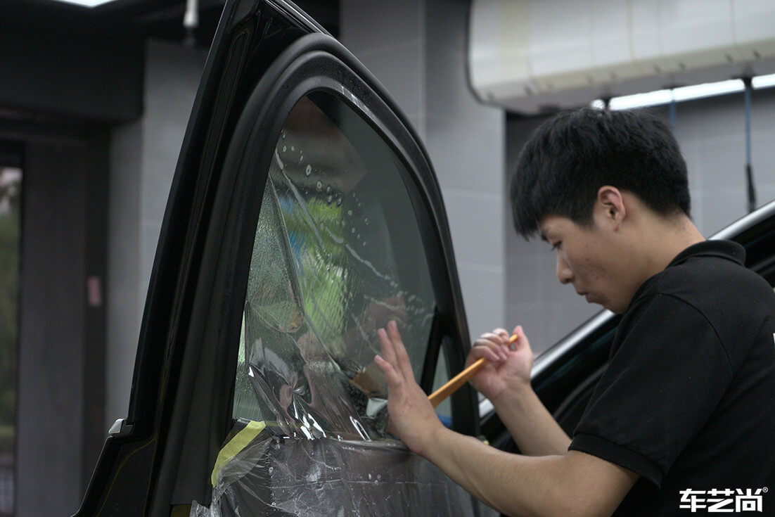 宾利添越施工威固隔热膜流程展示，细节呈现（12）