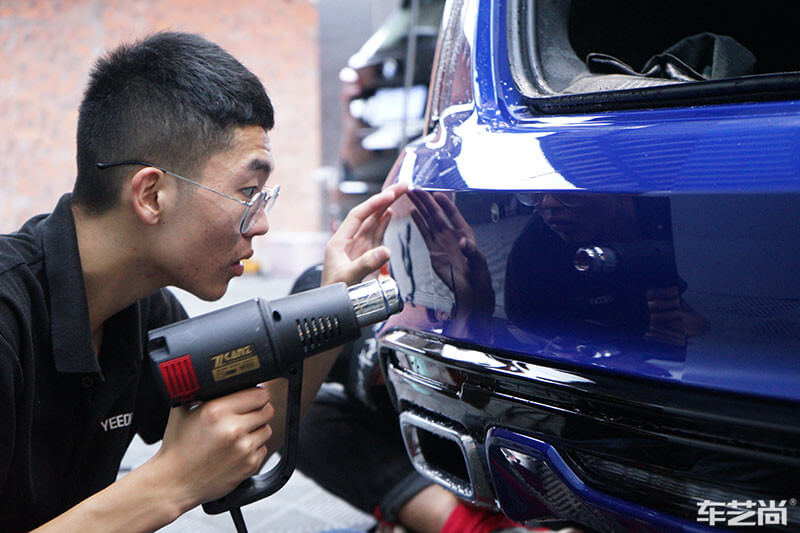 凯迪拉克CT5施工漆面保护膜过程（图八）