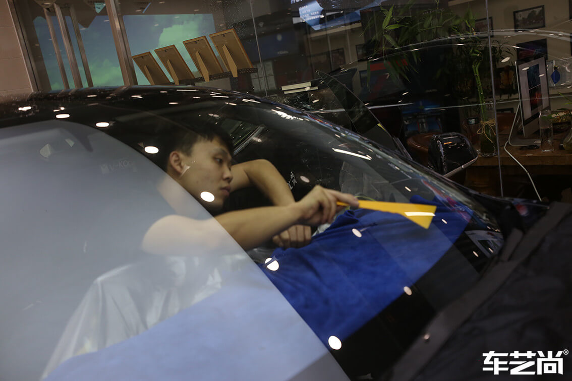 特斯拉Model 3施工威固隔热膜施工流程细节图展示图（6）