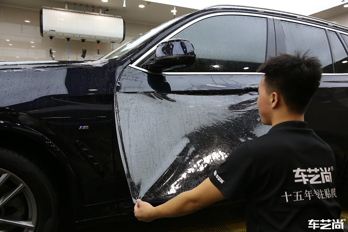 宝马X3装贴威固隐形车衣，施工流程展示（5）
