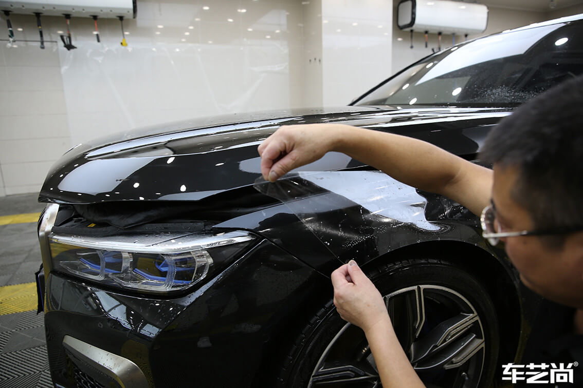 宝马7系装贴威固隐形车衣，施工流程展示（3）