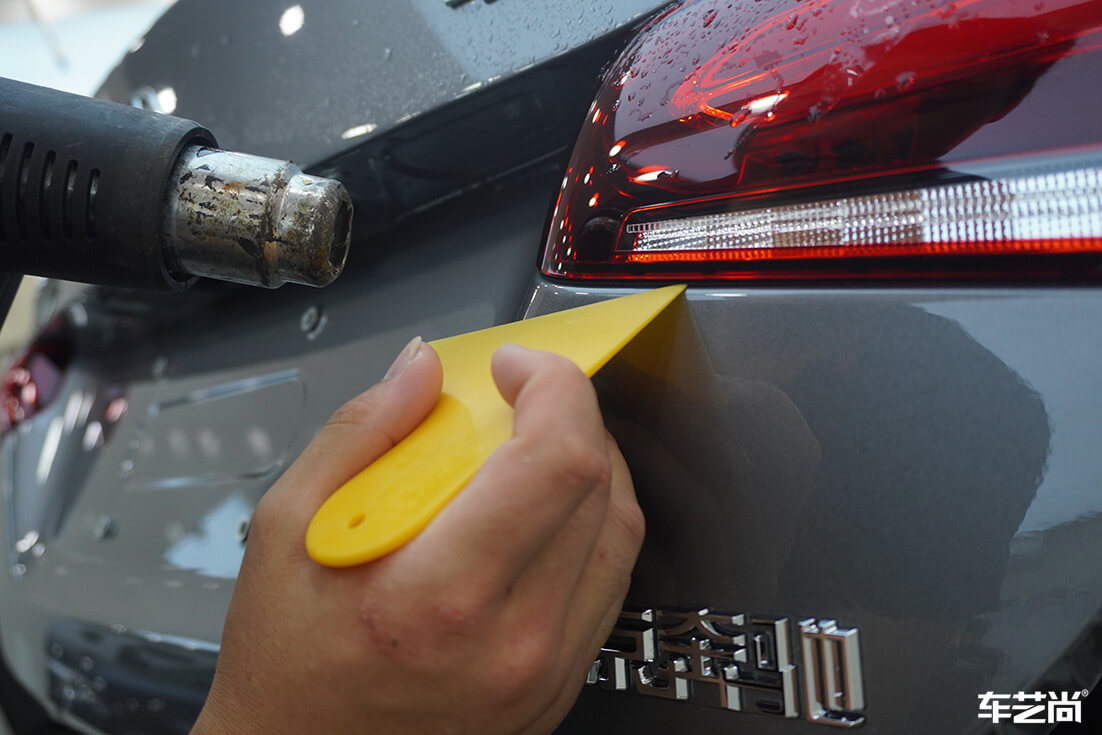 奔驰装贴威固隐形车衣，施工流程展示（8）