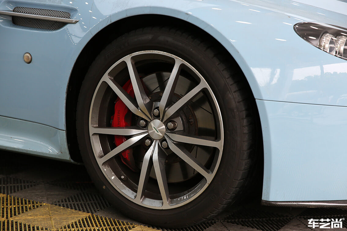 蓝色阿斯顿马丁选择车艺尚进行车辆清洗（20）