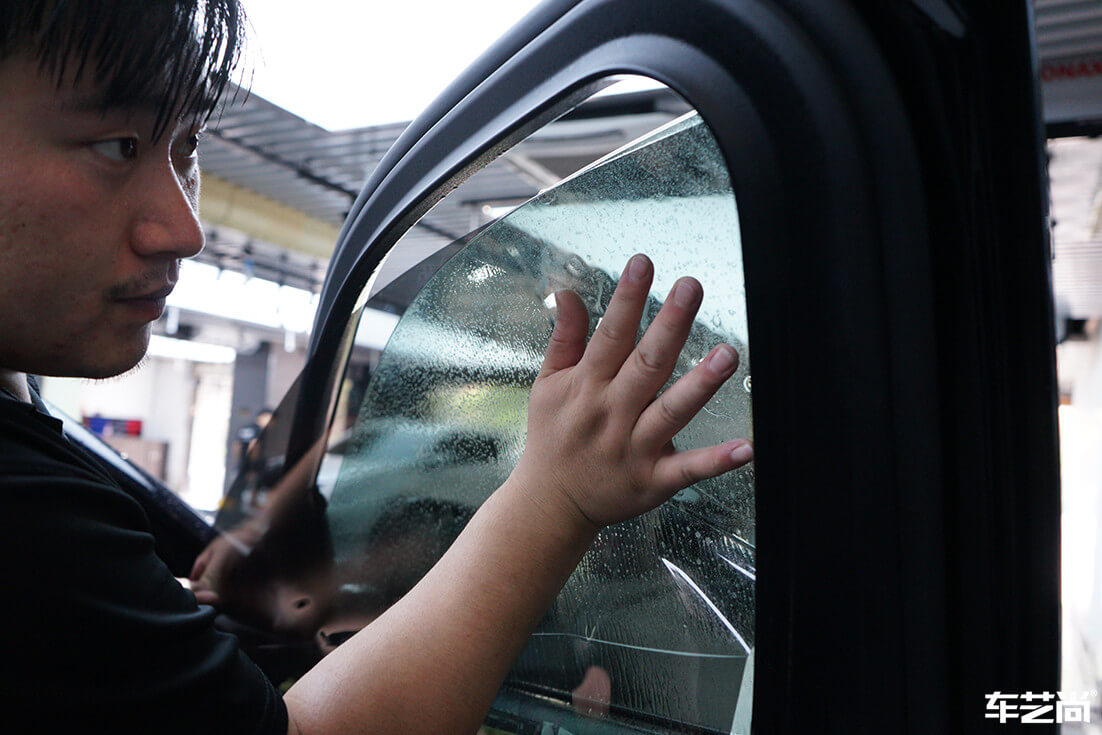 宝马X6贴威固玻璃膜，安全隔热效果好！（1）