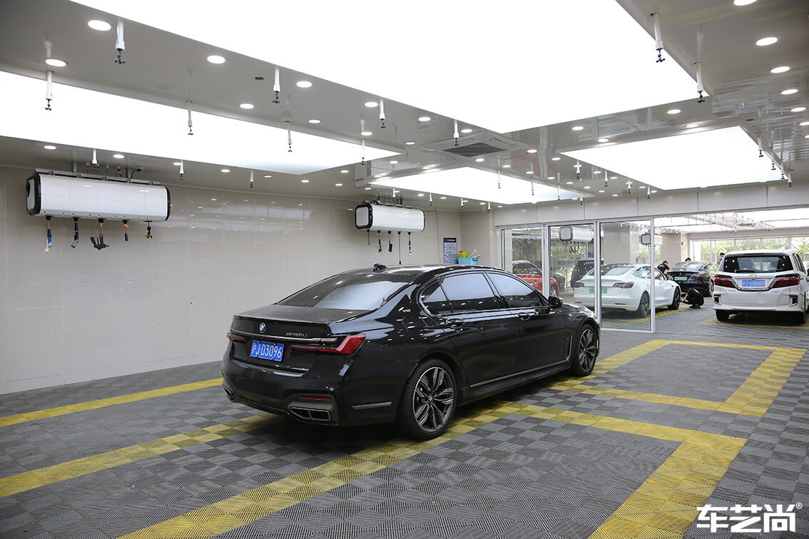 宝马7系装贴威固隐形车衣，施工流程展示（7）