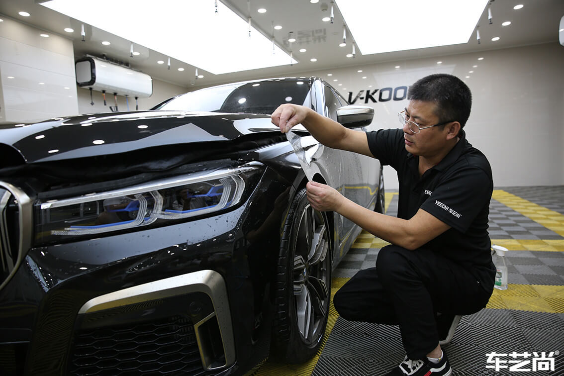 宝马7系装贴威固隐形车衣，施工流程展示（6）