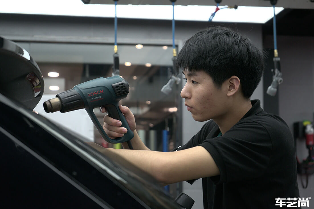 宾利添越施工威固隔热膜流程展示，细节呈现（6）