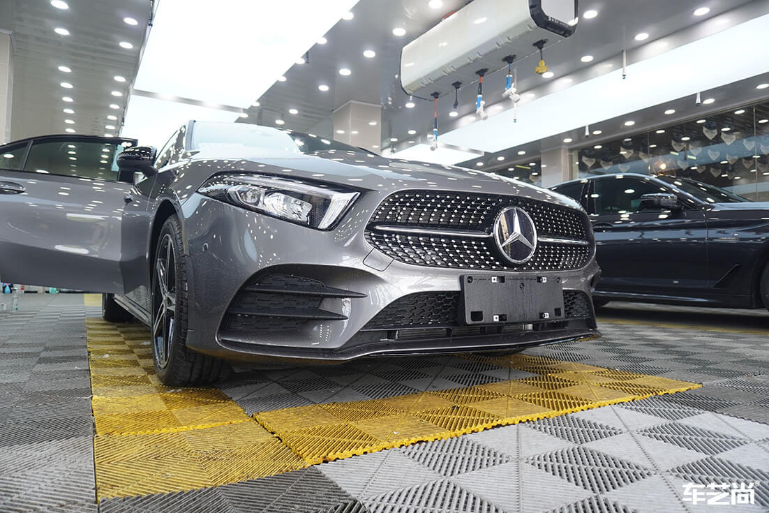 奔驰装贴威固隐形车衣，施工流程展示（11）