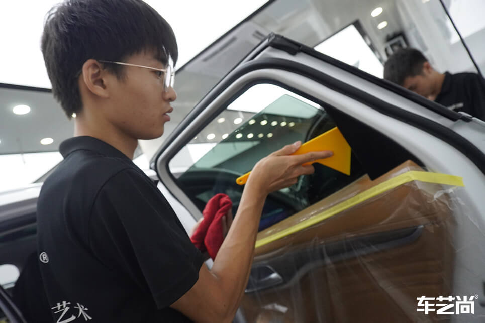 荣威RX5施工威固玻璃膜，施工流程+效果图展示（12）