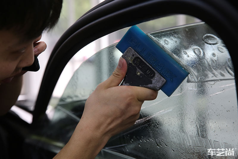 奥迪A6L施工威固隔热膜过程展示（图七）