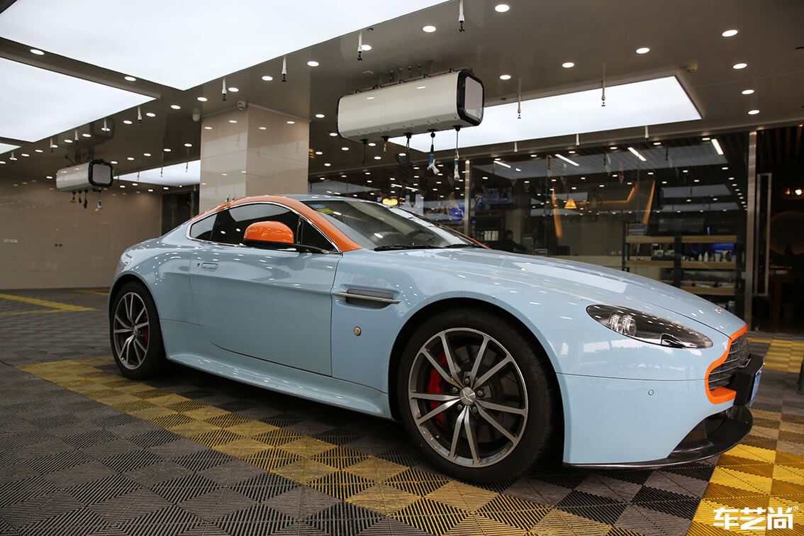 蓝色阿斯顿马丁选择车艺尚进行车辆清洗（19）