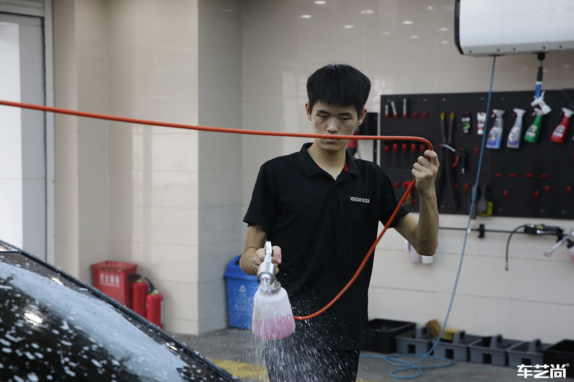 奥迪 A6L装贴威固隐形车衣，施工流程展示（1）