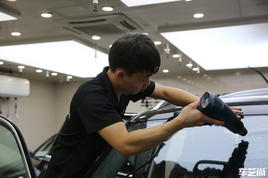 大众380 TSI施工威固玻璃膜（7）