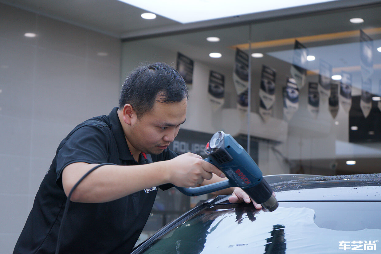 马自达装贴威固隐形车衣，施工流程展示（2）