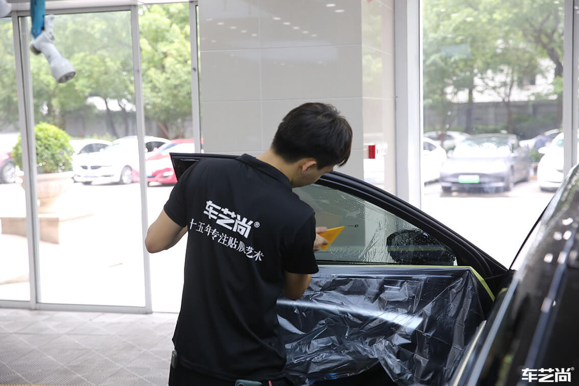 奥迪 A6L装贴威固隐形车衣，施工流程展示（11