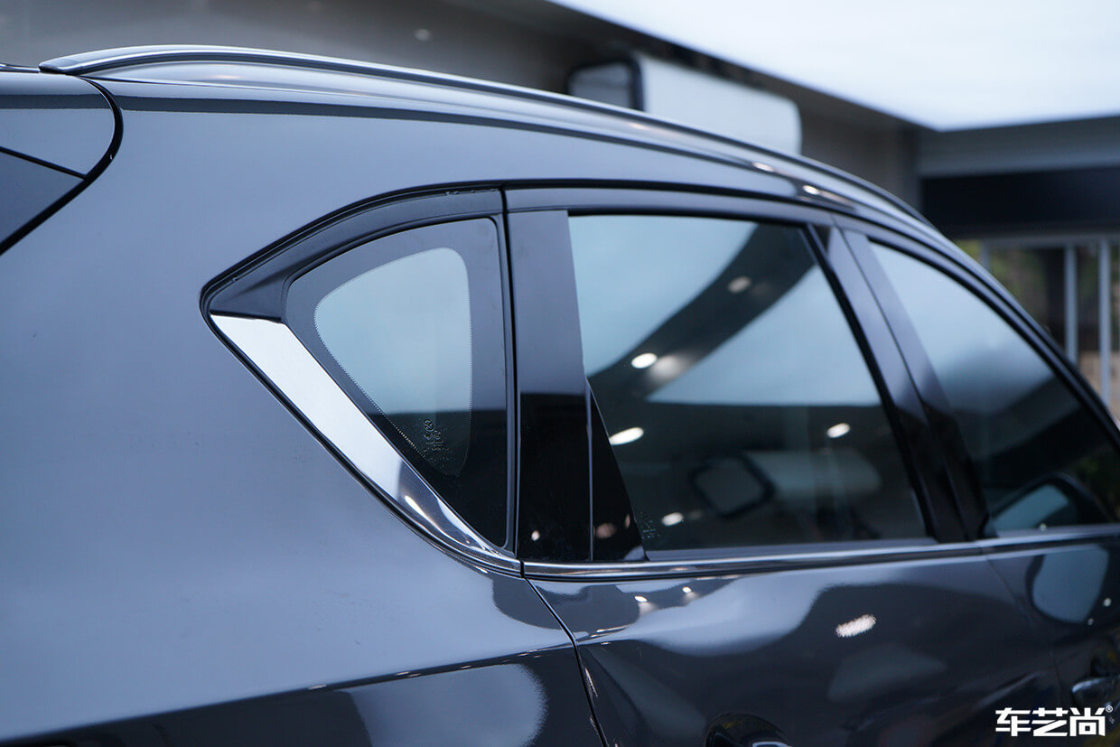 马自达装贴威固隐形车衣，施工流程展示（11）