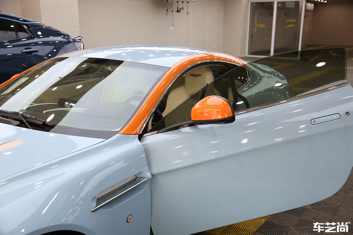 蓝色阿斯顿马丁选择车艺尚进行车辆清洗（15）